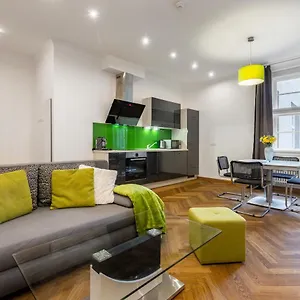 Apartment Dlouha Palace - Live In One Of The Streets, Prague